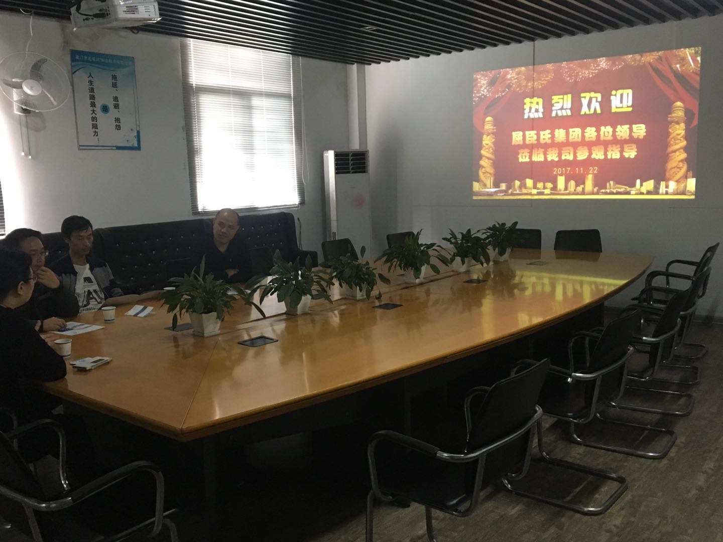 �y�������������������