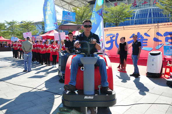 �g��Ц�Z(y��)��һ����ʮ�˰���ˇ�R�ψ�(ch��ng)������ȸ�������B�T(m��n)�е����ü�����(ji��)