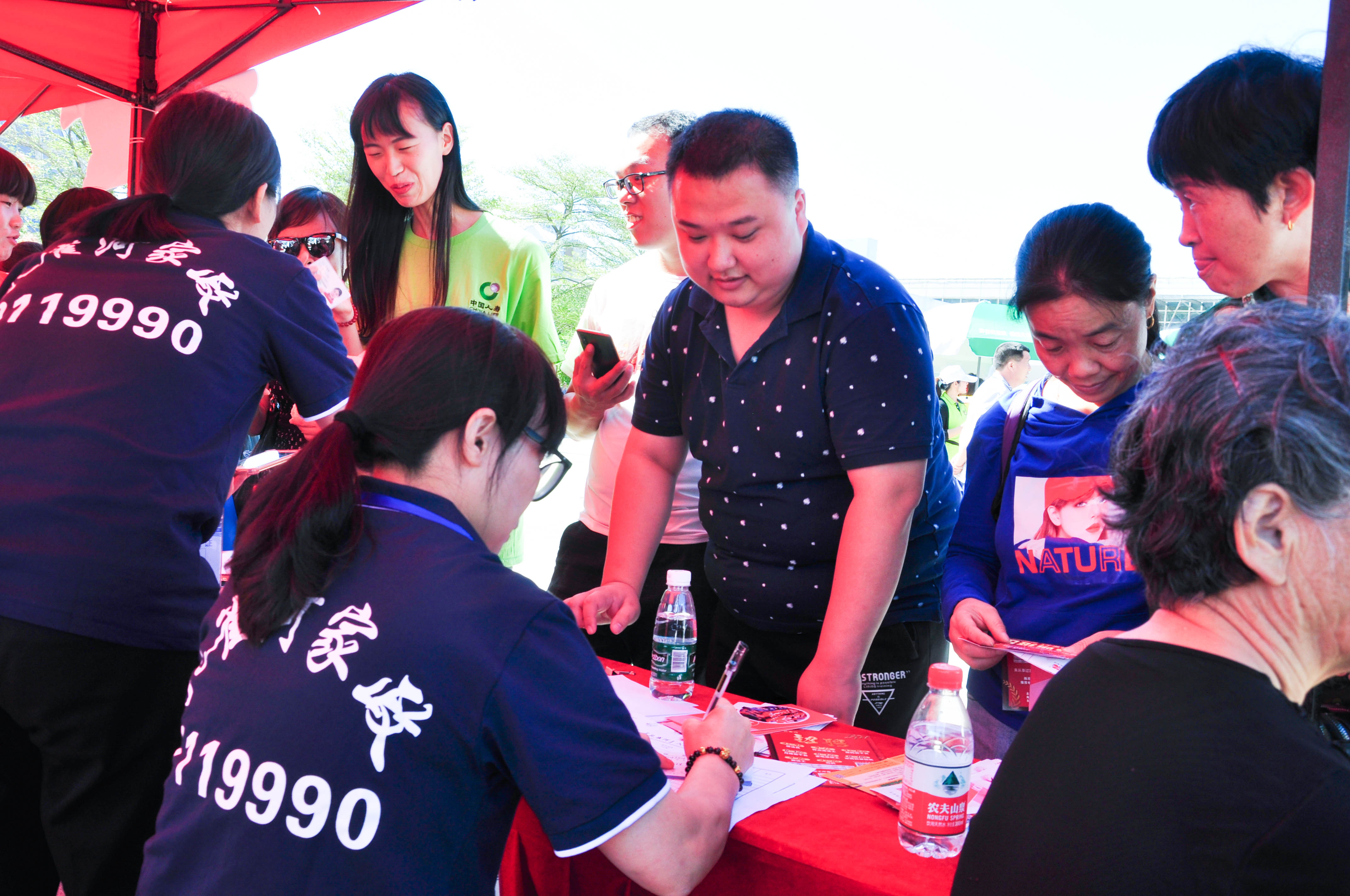 �g��Ц�Z(y��)��һ����ʮ�˰���ˇ�R�ψ�(ch��ng)������ȸ�������B�T(m��n)�е����ü�����(ji��)